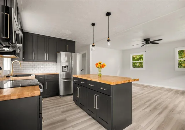 Photo 3 of Single family home for sale at 416 Oaklawn Cir, Corbin, KY 40701 | MLS# 26025200 | Listing updated on 2026-10-06