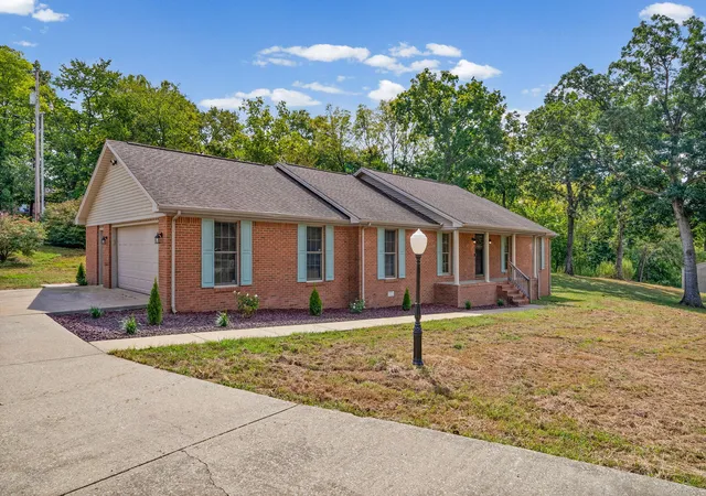 Photo 3 of Single family home for sale at 1681 Lovers Ln, Hopkinsville, KY 42240 | MLS# 26025820 | Listing updated on 2026-10-09