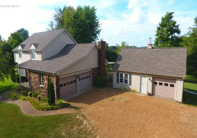 Photo 1 of Single family home for sale at 945 Krebs Sta Rd, Paducah, KY 42003 | MLS# 26025206 | Listing updated on 2026-09-13
