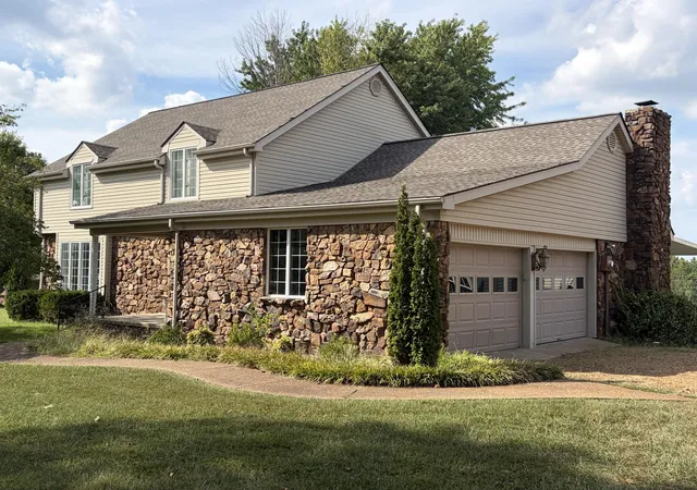 Photo 3 of Single family home for sale at 945 Krebs Sta Rd, Paducah, KY 42003 | MLS# 26025206 | Listing updated on 2026-09-13