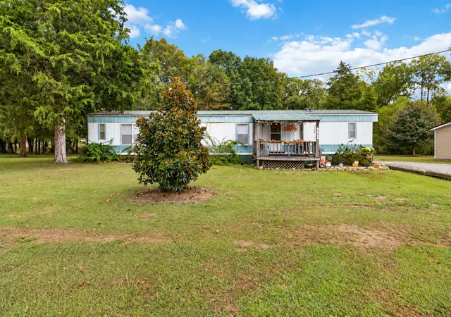 Photo 1 of Single family home for sale at 307 Geneva Dr, Russell Springs, KY 42642 | MLS# 26025446 | Listing updated on 2026-10-13