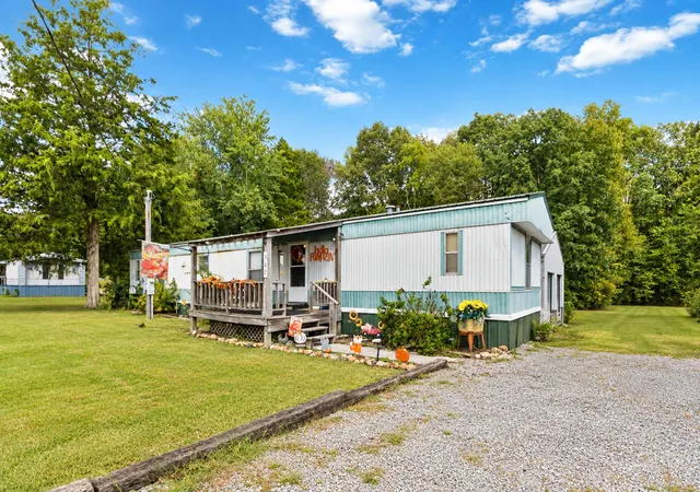 Photo 3 of Single family home for sale at 307 Geneva Dr, Russell Springs, KY 42642 | MLS# 26025446 | Listing updated on 2026-10-13