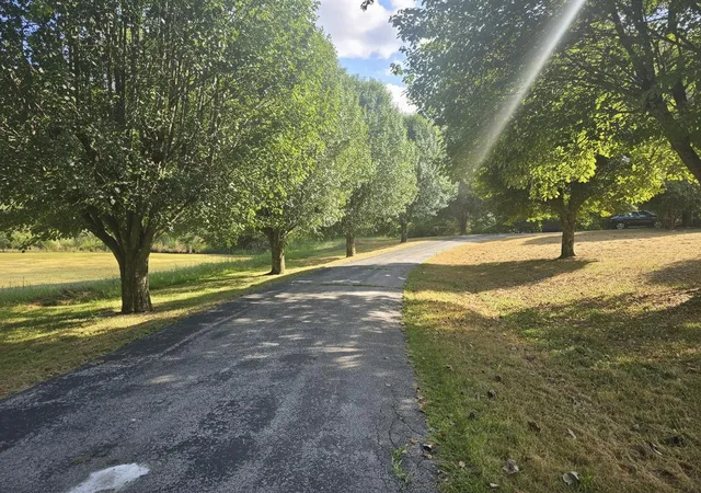 Photo 2 of Sale Pending at 907 Court Rd, London, KY 40744 | MLS# 26025218 | Listing updated on 2026-09-14