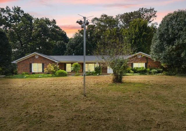Photo 2 of Sale Pending at 907 Court Rd, London, KY 40744 | MLS# 26025218 | Listing updated on 2026-10-13