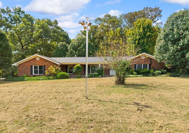 Photo 3 of Sale Pending at 907 Court Rd, London, KY 40744 | MLS# 26025218 | Listing updated on 2026-10-13