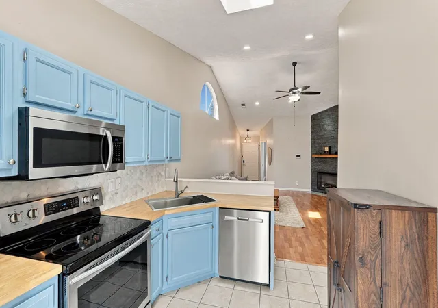 Photo 2 of Single family home for sale at 4796 Moss Crk Dr, Lexington, KY 40515 | MLS# 26025703 | Listing updated on 2026-10-22