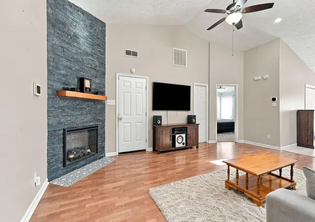 Photo 3 of Single family home for sale at 4796 Moss Crk Dr, Lexington, KY 40515 | MLS# 26025703 | Listing updated on 2026-10-22