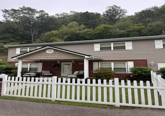 Photo 2 of Single family home for sale at 165 Preston, Paintsville, KY 41240 | MLS# 26025220 | Listing updated on 2026-09-15