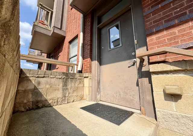 Photo 2 of Townhouse for sale at 576 Bolivar St, Lexington, KY 40508 | MLS# 26025585 | Listing updated on 2026-10-13
