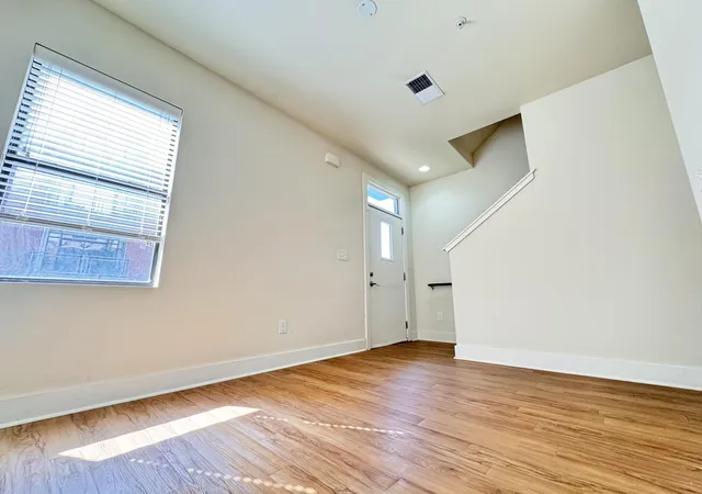 Photo 3 of Townhouse for sale at 576 Bolivar St, Lexington, KY 40508 | MLS# 26025585 | Listing updated on 2026-10-13