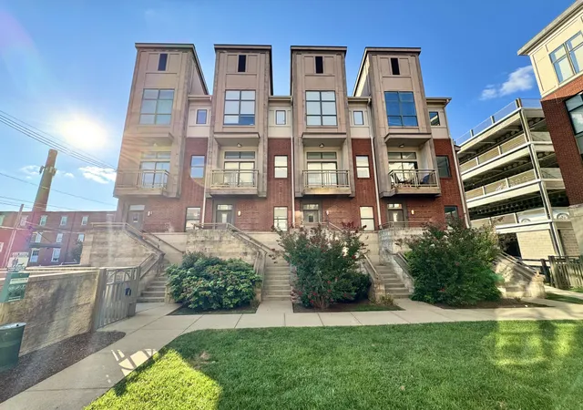Townhouse for sale at 572 Bolivar Ct, Lexington, KY 40508 | MLS# 26025584