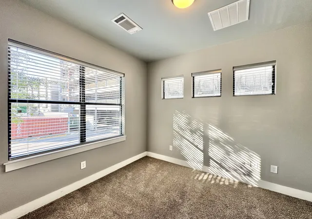 Photo 2 of Townhouse for sale at 572 Bolivar Ct, Lexington, KY 40508 | MLS# 26025584 | Listing updated on 2026-10-17