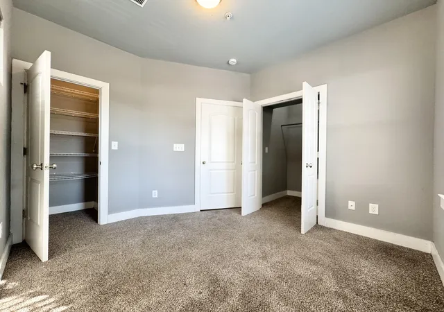 Photo 3 of Townhouse for sale at 572 Bolivar Ct, Lexington, KY 40508 | MLS# 26025584 | Listing updated on 2026-10-17