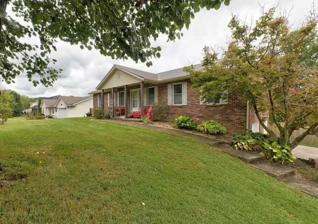 Photo 3 of Single family home for sale at 340 Missionary Ln, Mount Sterling, KY 40353 | MLS# 26025254 | Listing updated on 2026-09-16