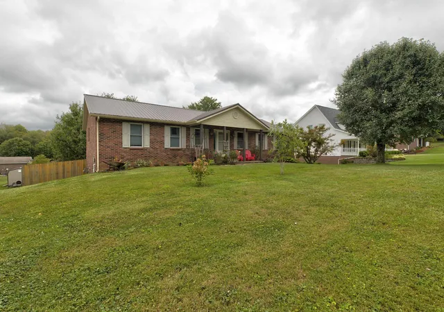 Photo 4 of Single family home for sale at 340 Missionary Ln, Mount Sterling, KY 40353 | MLS# 26025254 | Listing updated on 2026-09-16