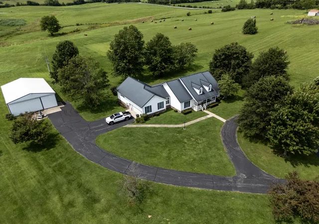 Photo 2 of Single family home for sale at 2222 Clintonville Rd, Paris, KY 40361 | MLS# 26025258 | Listing updated on 2026-10-13
