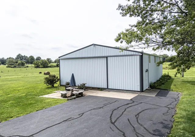 Photo 4 of Single family home for sale at 2222 Clintonville Rd, Paris, KY 40361 | MLS# 26025258 | Listing updated on 2026-10-13