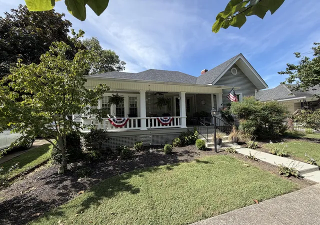 Photo 3 of Single family home for sale at 118 College St, Winchester, KY 40391 | MLS# 26025290 | Listing updated on 2026-09-15