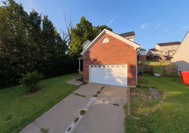 Photo 3 of Single family home for sale at 512 Perry Dr, Nicholasville, KY 40356 | MLS# 26025628 | Listing updated on 2026-10-14