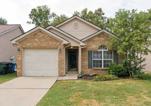 Photo 2 of Single family home for sale at 996 Winding Oak Trl, Lexington, KY 40511 | MLS# 26025347 | Listing updated on 2026-09-15