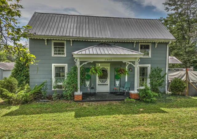 Photo 2 of Single family home for sale at 7353 Ironworks Rd, Winchester, KY 40391 | MLS# 26025300 | Listing updated on 2026-10-13