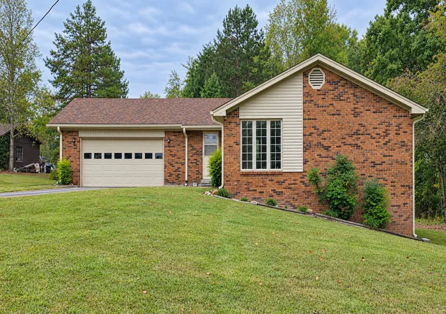 Photo 2 of Single family home for sale at 205 Oneal Rd, London, KY 40741 | MLS# 26025596 | Listing updated on 2026-10-13