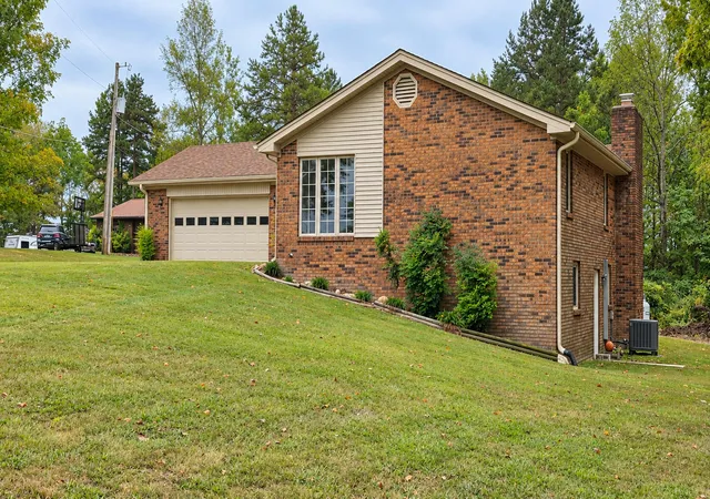 Photo 3 of Single family home for sale at 205 Oneal Rd, London, KY 40741 | MLS# 26025596 | Listing updated on 2026-10-13