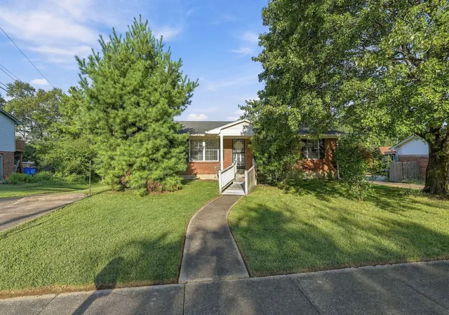 Photo 1 of Sale Pending at 3185 Carriage Ln, Lexington, KY 40517 | MLS# 26025386 | Listing updated on 2026-10-13