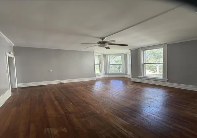 Photo 3 of Single family home for sale at 412 N 24th Street, Middlesboro, KY 40965 | MLS# 26025309 | Listing updated on 2026-09-14
