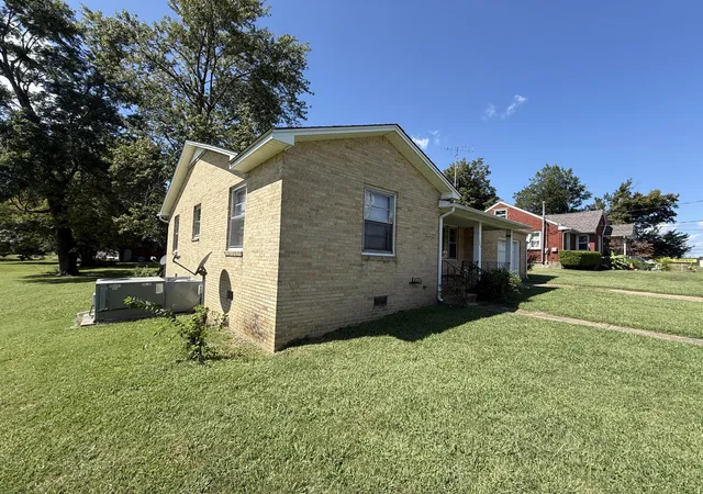 Photo 2 of Single family home for sale at 123 S 1st Street, Mayfield, KY 42066 | MLS# 26025299 | Listing updated on 2026-09-14