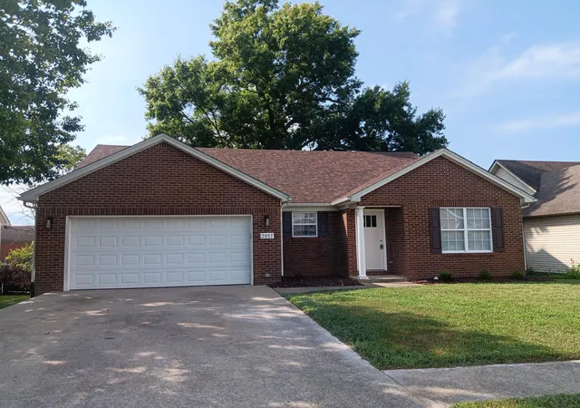 Photo 1 of Single family home for sale at 2057 Osprey Cvs Dr, Shelbyville, KY 40065 | MLS# 26025322 | Listing updated on 2026-09-14