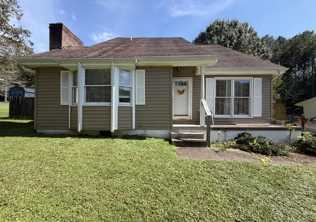 Photo 3 of Single family home for sale at 8 Castleford Way, Middlesboro, KY 40965 | MLS# 26025315 | Listing updated on 2026-09-14