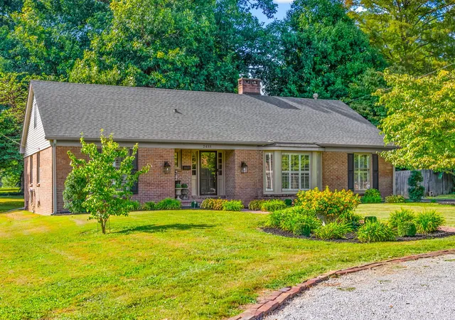 Photo 2 of Single family home for sale at 2611 Cayce Meade Dr, Hopkinsville, KY 42240 | MLS# 26025312 | Listing updated on 2026-09-14