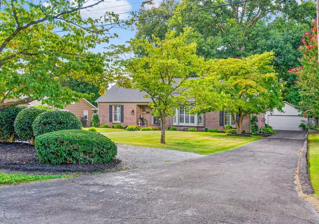 Photo 3 of Single family home for sale at 2611 Cayce Meade Dr, Hopkinsville, KY 42240 | MLS# 26025312 | Listing updated on 2026-09-14