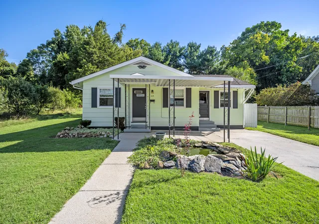Photo 1 of Sale Pending at 117 Adams St, Berea, KY 40403 | MLS# 26025311 | Listing updated on 2026-10-16