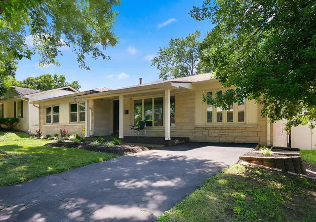 Photo 3 of Single family home for sale at 2347 Heather Way, Lexington, KY 40503 | MLS# 26025320 | Listing updated on 2026-09-14