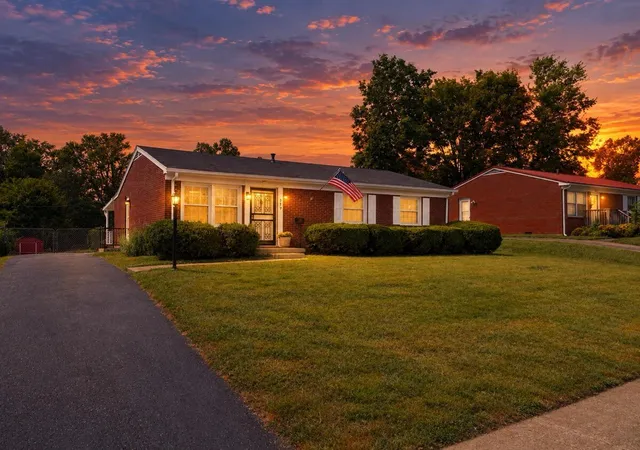 Photo 2 of Sale Pending at 317 Tulane Dr, Lexington, KY 40517 | MLS# 26025930 | Listing updated on 2026-10-17