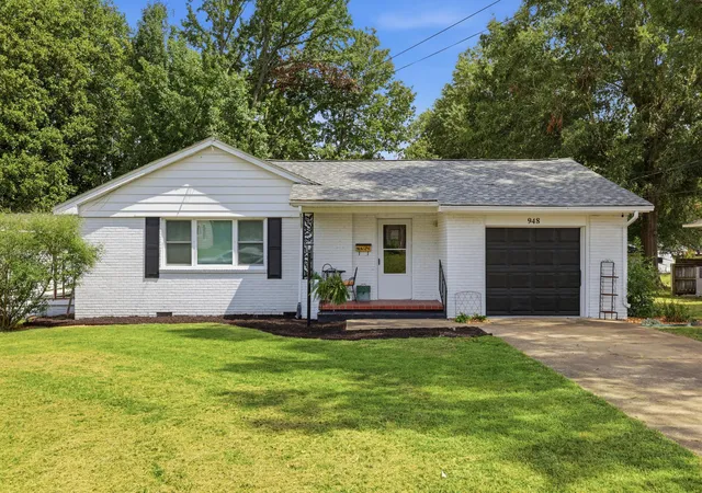 Single family home for sale at 948 S 1st Street, Mayfield, KY 42066 | MLS# 26025338