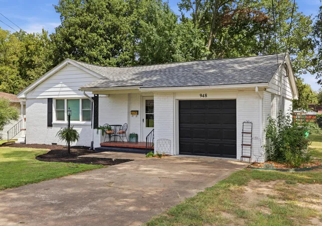 Photo 1 of Single family home for sale at 948 S 1st Street, Mayfield, KY 42066 | MLS# 26025338 | Listing updated on 2026-09-15