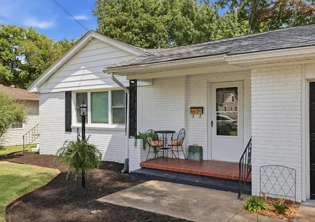 Photo 3 of Single family home for sale at 948 S 1st Street, Mayfield, KY 42066 | MLS# 26025338 | Listing updated on 2026-09-15