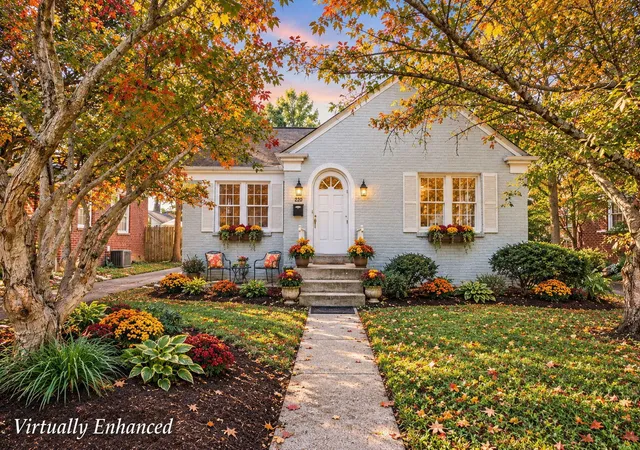 Photo 2 of Sale Pending at 220 Barberry Ln, Lexington, KY 40503 | MLS# 26025412 | Listing updated on 2026-10-13
