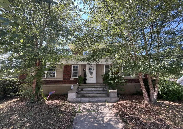 Single family home for sale at 152 S Central Ave, Somerset, KY 42501 | MLS# 26025340 | Listing updated on 2026-09-15