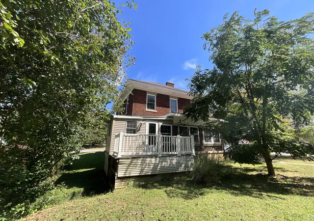Photo 1 of Single family home for sale at 152 S Central Ave, Somerset, KY 42501 | MLS# 26025340 | Listing updated on 2026-09-15