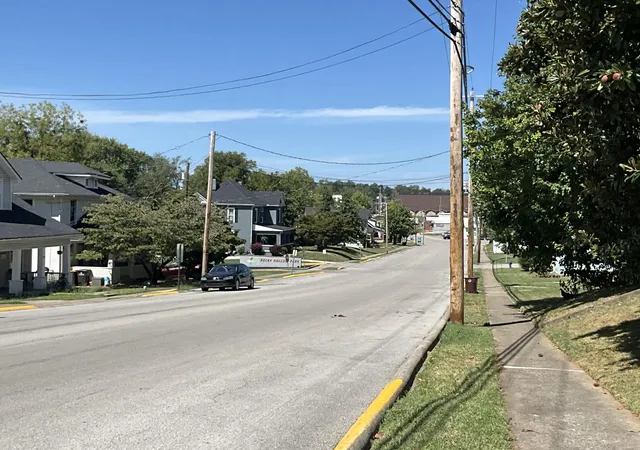 Photo 2 of Single family home for sale at 152 S Central Ave, Somerset, KY 42501 | MLS# 26025340 | Listing updated on 2026-09-15
