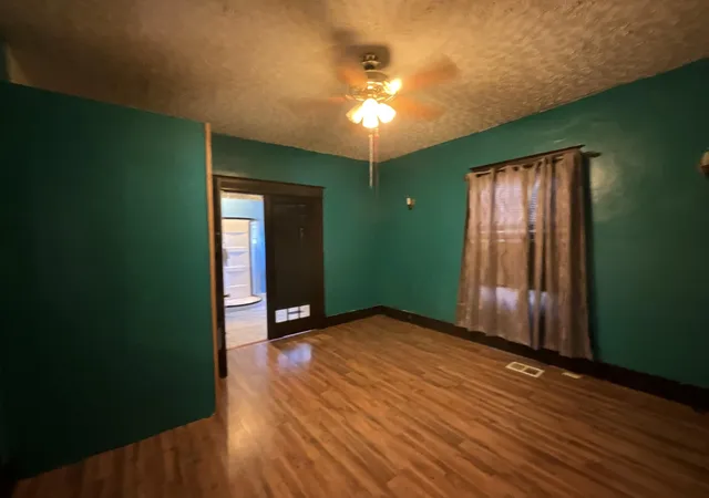 Photo 4 of Single family home for sale at 152 S Central Ave, Somerset, KY 42501 | MLS# 26025340 | Listing updated on 2026-09-15