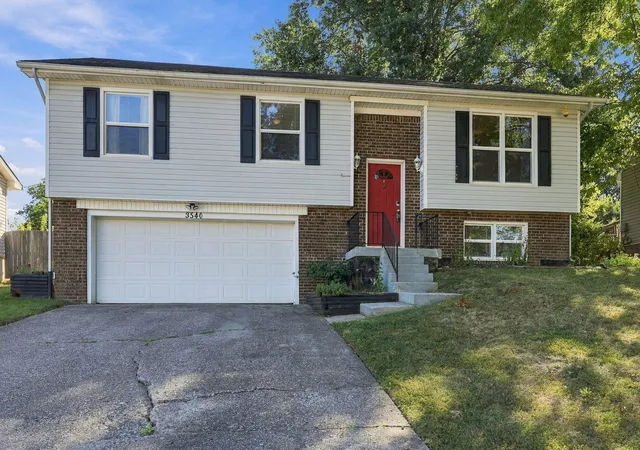 Photo 2 of Single family home for sale at 3540 Sundart Dr, Lexington, KY 40517 | MLS# 26025466 | Listing updated on 2026-10-13