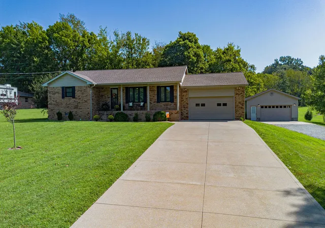 Photo 1 of Sale Pending at 4746 Jewell Ln, Paducah, KY 42001 | MLS# 26025573 | Listing updated on 2026-10-12