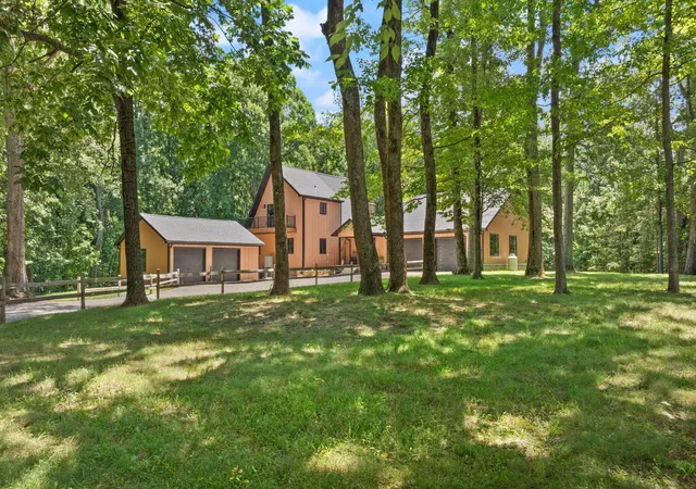 Photo 2 of Single family home for sale at 2295 E Highway 635, Science Hill, KY 42553 | MLS# 26025363 | Listing updated on 2026-10-13