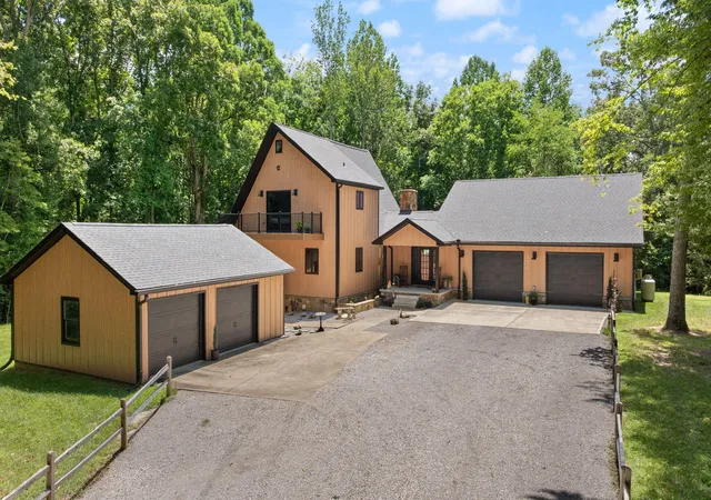 Photo 3 of Single family home for sale at 2295 E Highway 635, Science Hill, KY 42553 | MLS# 26025363 | Listing updated on 2026-10-13