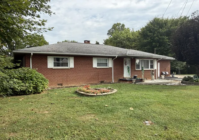 Photo 1 of Single family home for sale at 1017 N Main St, Barbourville, KY 40906 | MLS# 26025409 | Listing updated on 2026-10-13
